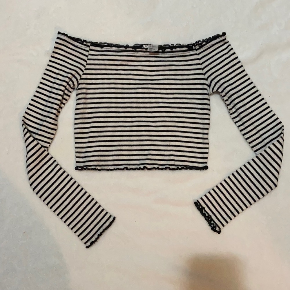 Off shoulder crop